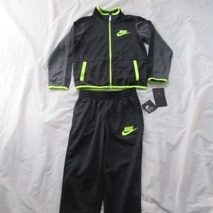 Nike Boys Black 86C625-023 Tracksuit 2 Piece Set